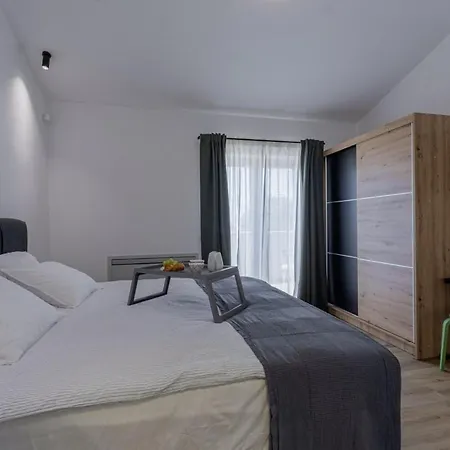 Zani In - Haus Fuer 6-7 Personen * Loborika