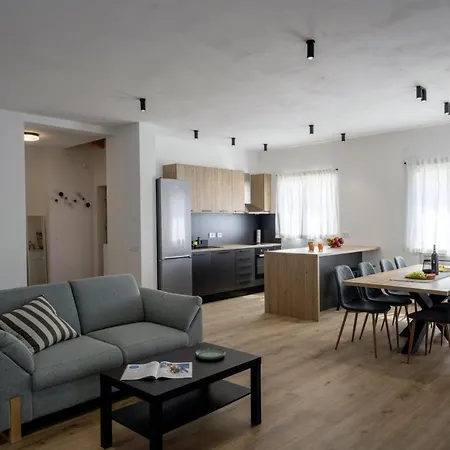 Zani In - Haus Fuer 6-7 Personen Loborika