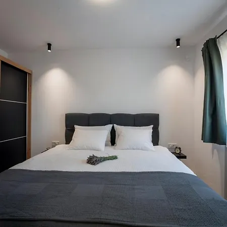 Zani In - Haus Fuer 6-7 Personen *