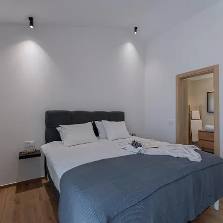 Zani In - Haus Fuer 6-7 Personen Loborika